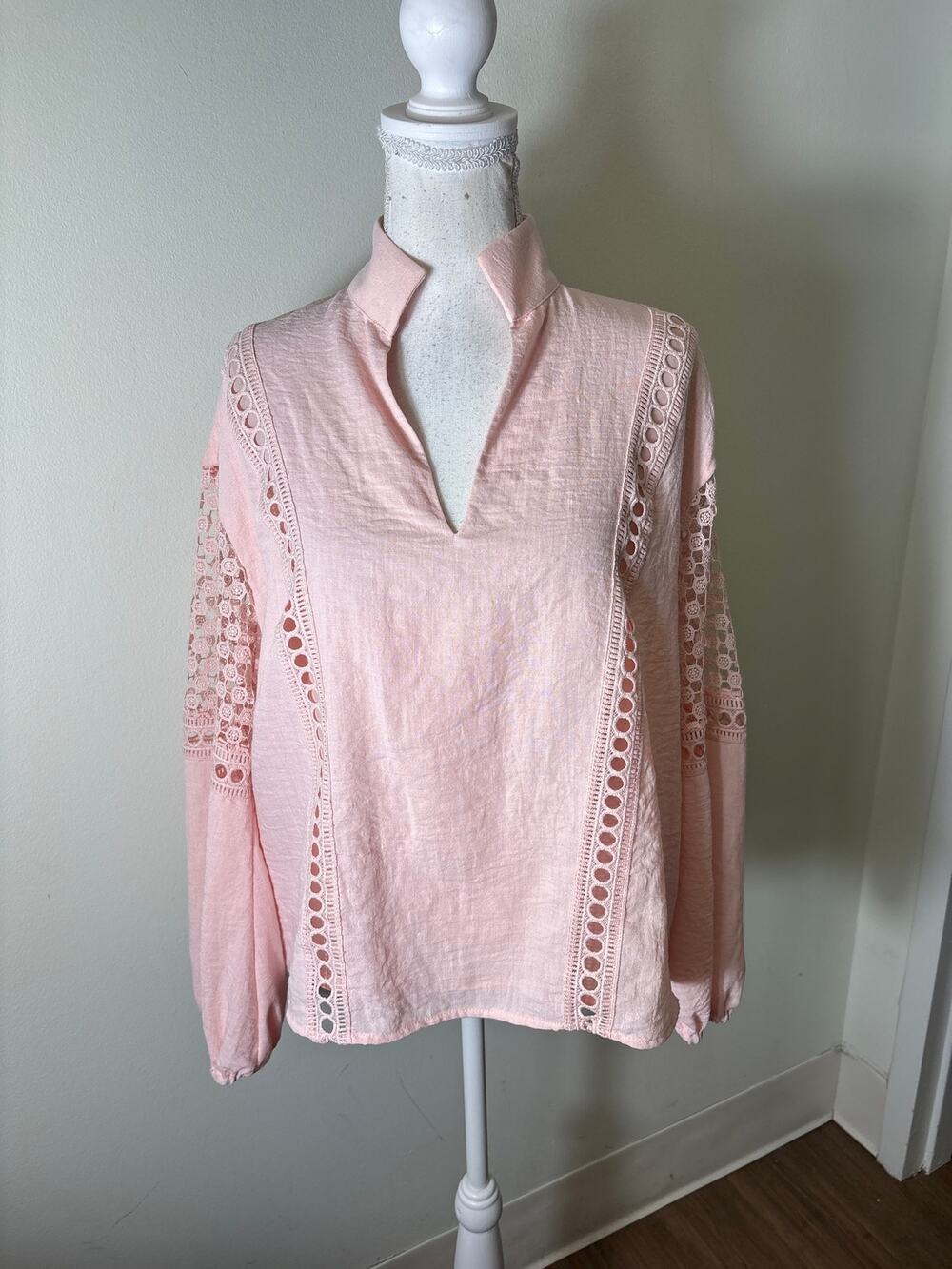 Tuckernuck Pink Salt Eyelet Jane Blouse Top SHirt Sz M